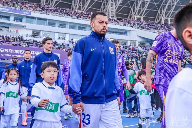 闹僵了!申花这次不妥协了?王牌归化国脚面临离队,双方互不让步 闹僵了!申花这次不妥协了?王牌归化国脚面临离队,双方互不让步