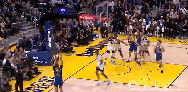 库里背传助攻底角斯潘塞三分失准,勇士遭遇得分荒近3分钟 库里背传助攻底角斯潘塞三分失准,勇士遭遇得分荒近3分钟